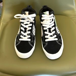 CARIUMA HIGHTOP SNEAKERS 👟